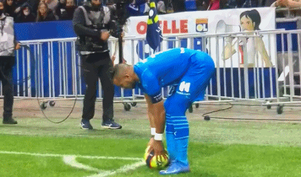 世体：塞尔塔女主席是拉什福德的球迷，并收藏该球员签名球衣（世体：塞尔塔女主席是拉什福德粉丝，珍藏其签名球衣）