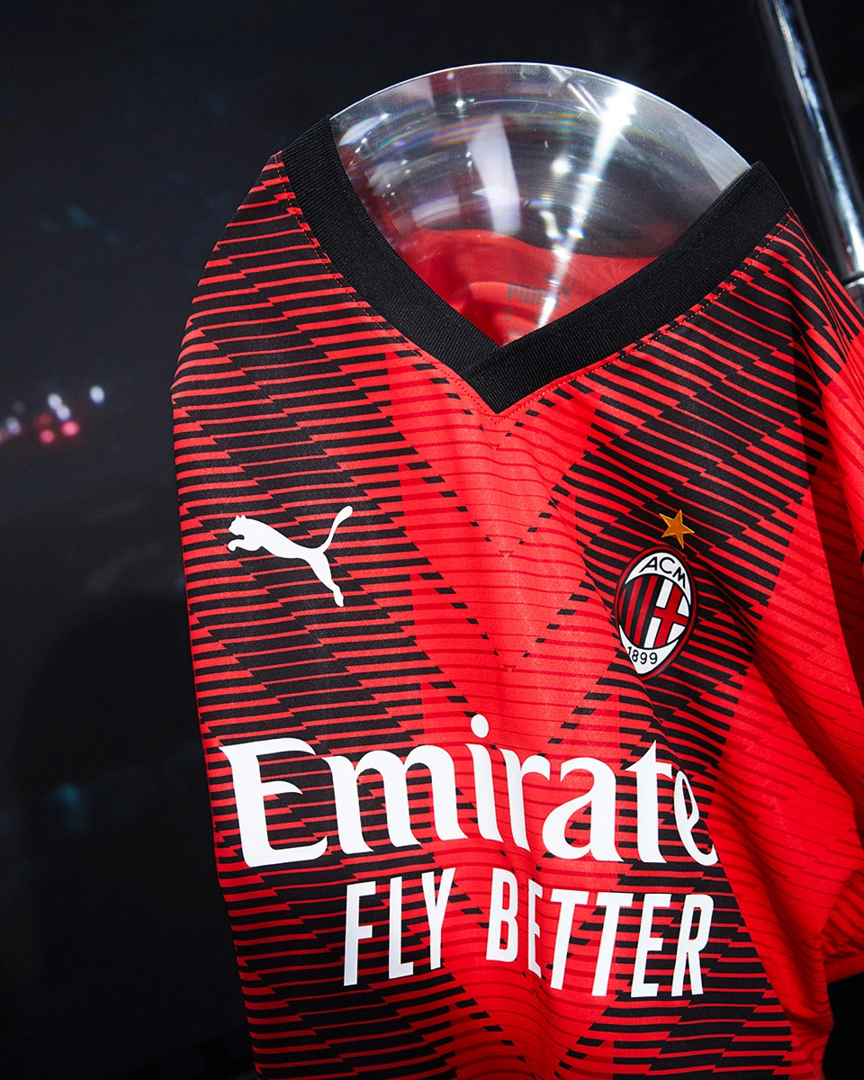 库里赛前训练身穿哈登10代球鞋