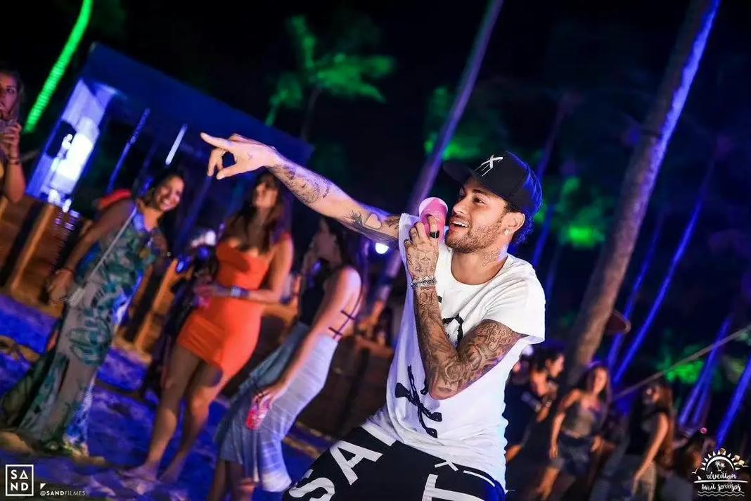 特罗萨德打进英超50球，成第5名达成此成就的比利时球员（特罗萨德英超50球里程碑，成为第5位达成的比利时球员）