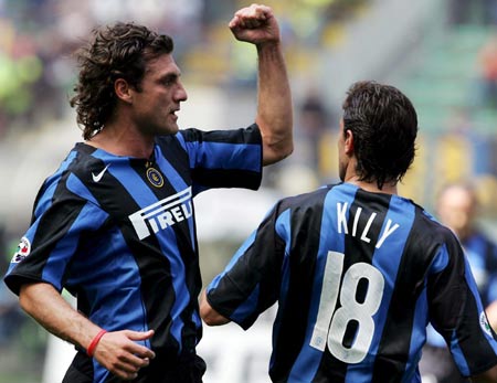 西蒙尼：我们一直在练定位球；现在不考虑前八只考虑奥维耶多（西蒙尼：定位球训练一直进行；暂不谈前八，只专注奥维耶多）