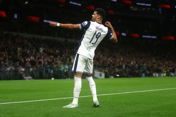 杰伦·约翰逊是第二位在25岁前完成20+18+16的球员（25岁前达成20+18+16，杰伦·约翰逊位列史上第二人）