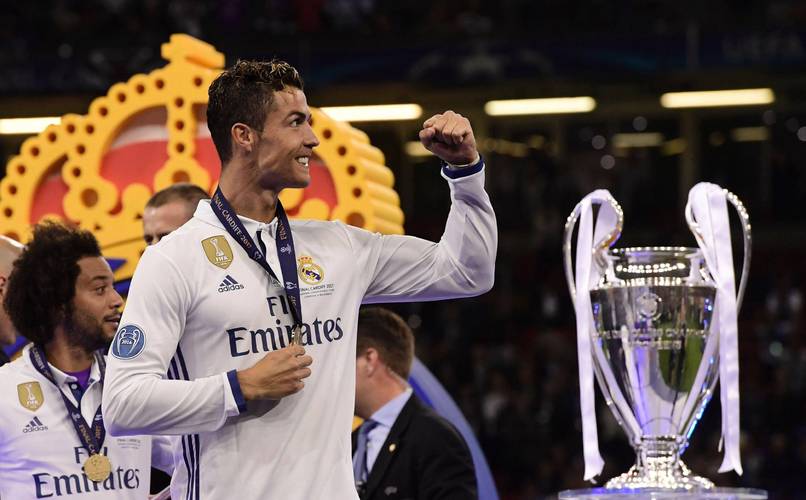 全场8次扑救，诺伊尔当选巴黎vs拜仁全场最佳（神勇8扑！诺伊尔当选巴黎战拜仁全场最佳）