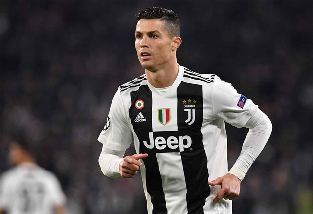 谭龙效力亚泰8年陪球队降级又冲超，如今再次跟随球队降级（谭龙在亚泰八年，历经降级与冲超，如今再度随队降级）