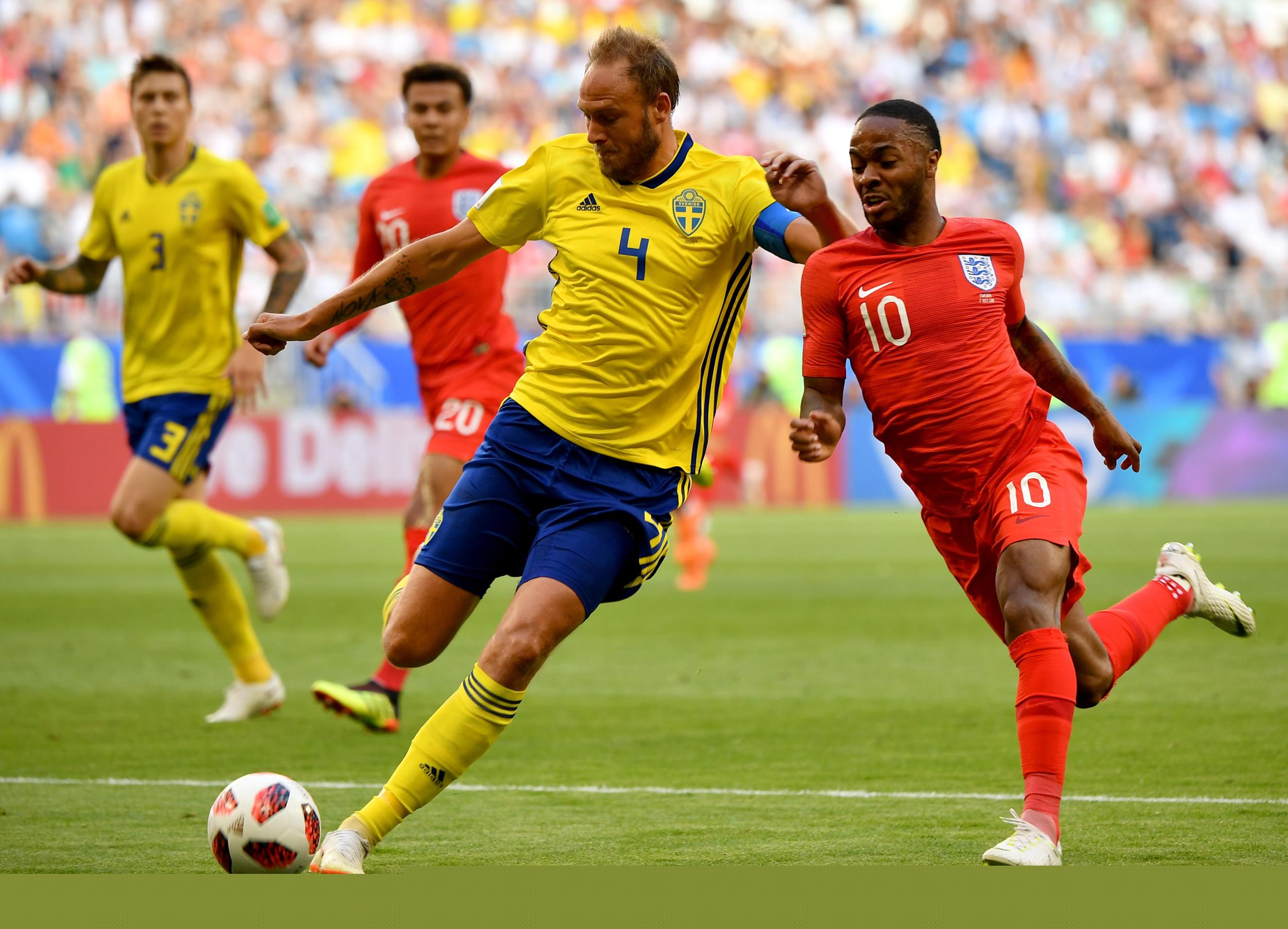 球星连续抢下关键篮板（核心球员连摘关键篮板）