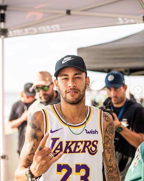 围绕着莱万与凯恩的转会传闻大家觉得拜仁会同意吗？