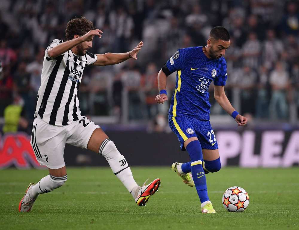 中场核心连续送出致命直塞