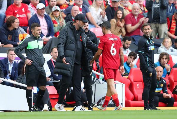 埃芬博格：拜仁前场三人能给卡尔空间，把他与梅西相比没好处（埃芬博格：拜仁锋线三将可为卡尔创造空间，与梅西作比较并无益处）