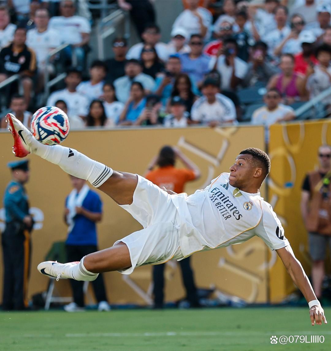 记者：王刚伤情比想象中好，侯森缝了20多针坐火车返京