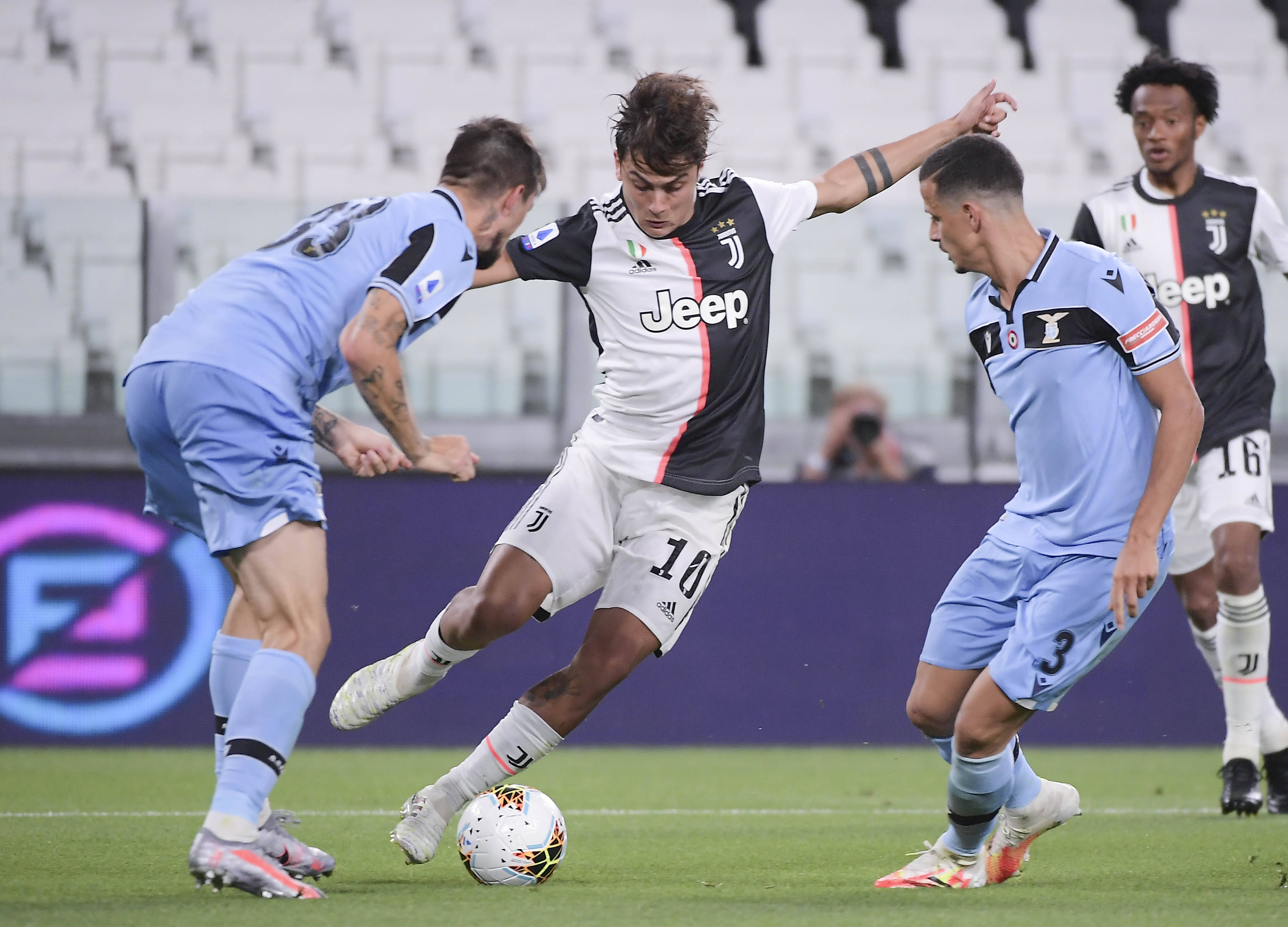 里德谈拜仁兴趣：队友会拿这事开玩笑，这不会分散我的注意力（里德谈拜仁传闻：队友拿来调侃，我的专注不受影响）