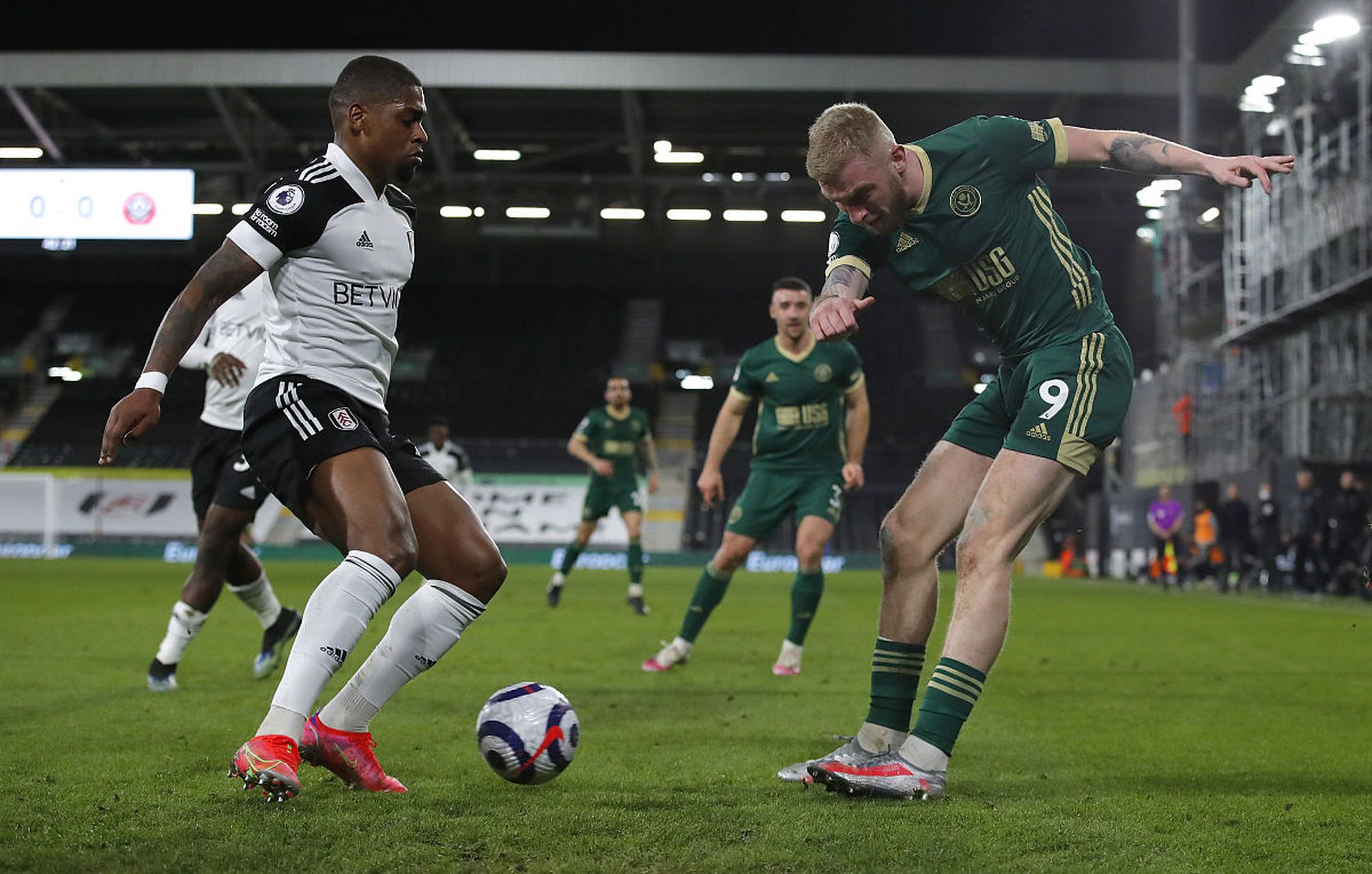 美记：湖人对维金斯很感兴趣，不会签下保罗（美媒称湖人青睐维金斯，无意签下保罗）