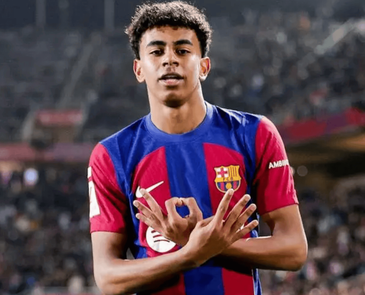 7胜破咒！肘伤缠身的郑钦文为何能硬刚TOP10？（肘伤未愈，郑钦文何以斩获七胜打破TOP10魔咒？）