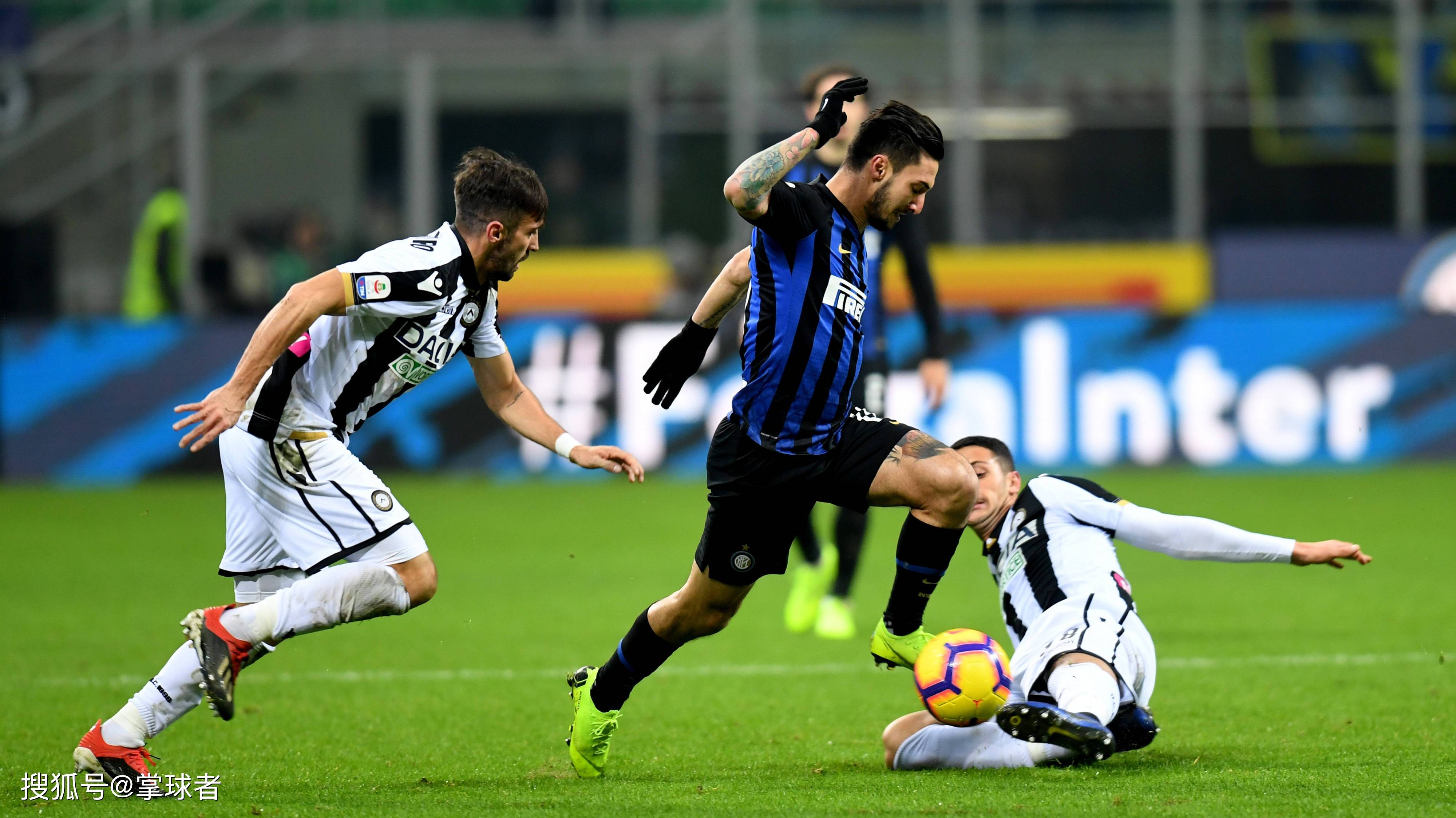 传帮带也挺好！萨拉赫向斯洛特“服软”，重新回归VS布莱顿阵容（萨拉赫与斯洛特达成默契，重回战布莱顿阵容）