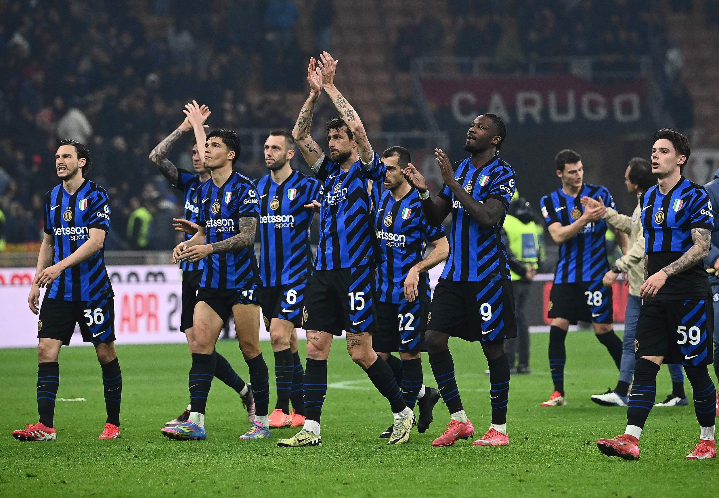 输给米兰后拉齐奥对主裁判不判罚点球不满，决定新闻沉默（拉齐奥不满主裁未判点球，负于米兰后宣布对媒体静默）