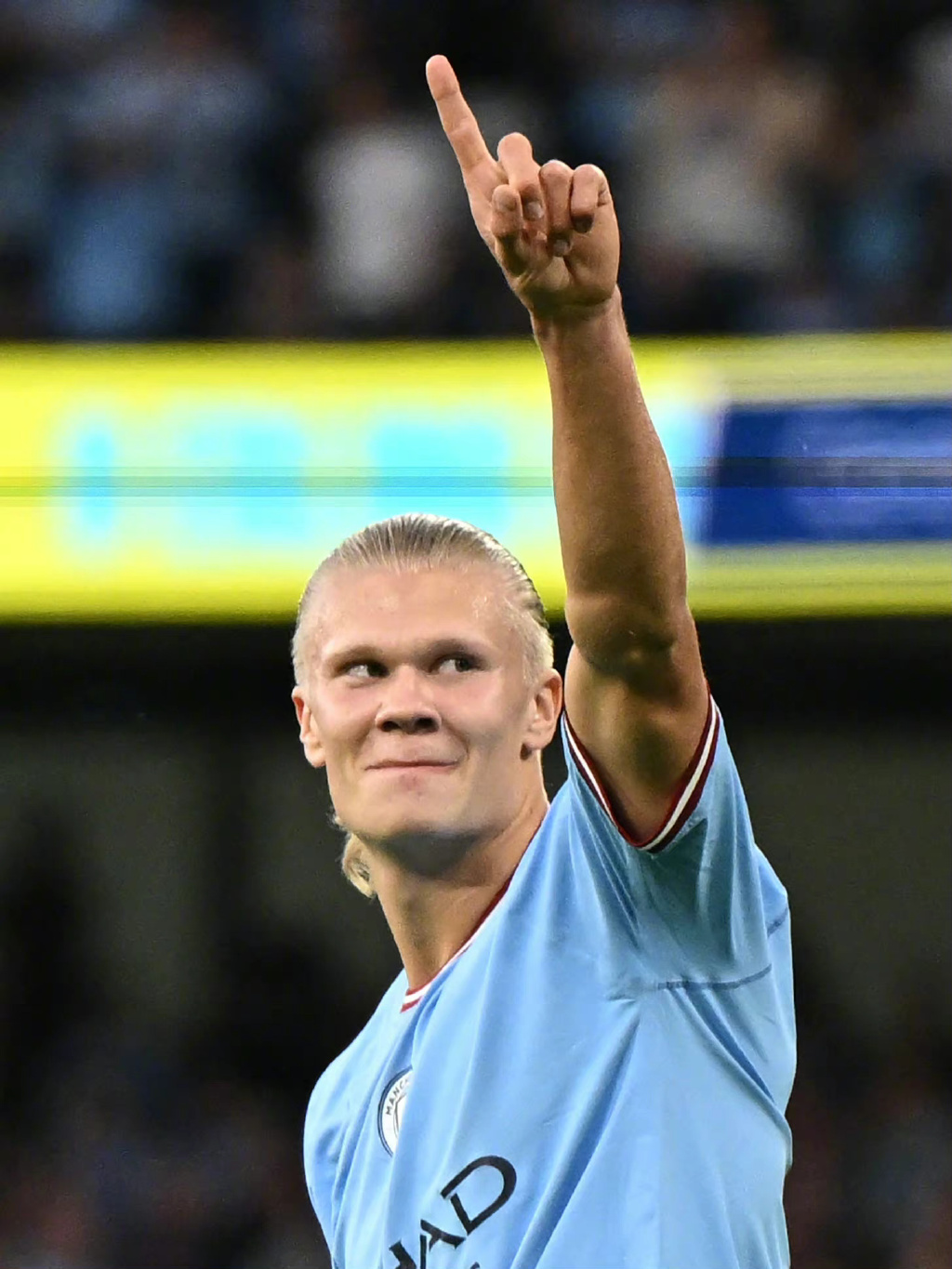 埃芬博格：拜仁前场三人能给卡尔空间，把他与梅西相比没好处（埃芬博格：拜仁锋线三将可为卡尔创造空间，与梅西作比较并无益处）