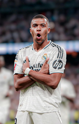 天空：纽卡对谢什科报价8000万欧+浮动，曼联不想卷入竞价战（天空：纽卡8000万欧+浮动报价谢什科，曼联不愿参与竞价战）