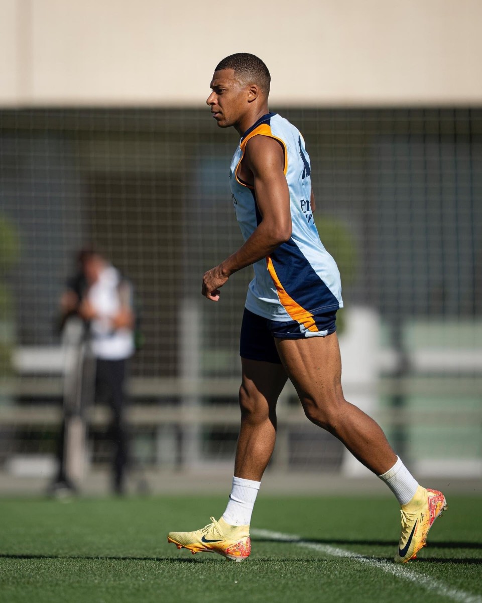 媒体人：邵佳一执教国足后，李昊成为接班颜骏凌的最热门人选（媒体称：邵佳一接掌国足后，李昊被视为颜骏凌接班的头号热门）